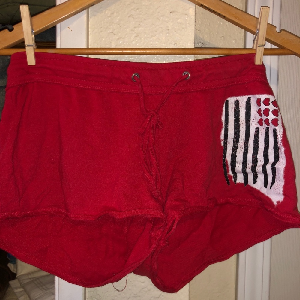 red shorts with flag/hearts